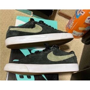 NIKE SB x STUSSY ZOOM BLAZER LOW BQ6449-001 QUICK STRIKE Mens Sz 8.5 Black Suede